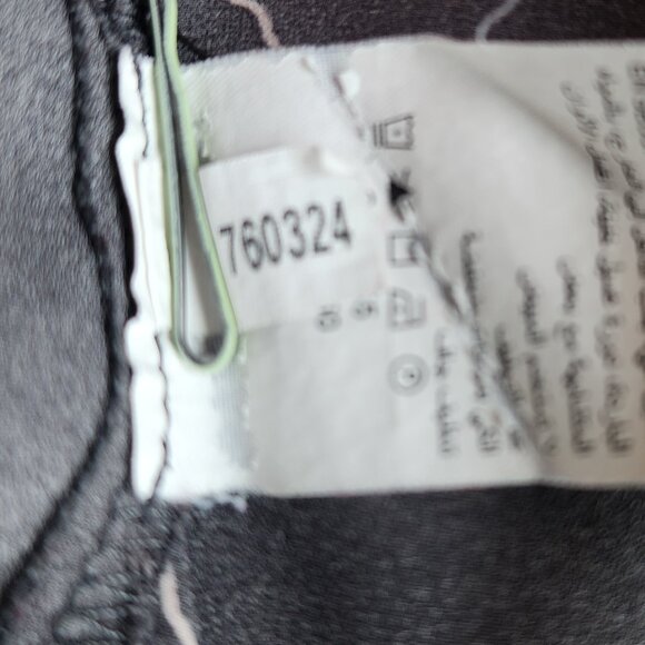 Michael Studio Pre-loved Plus-size Gray Floral Pattern Tank Top. Size 20 - Picture 10 of 10